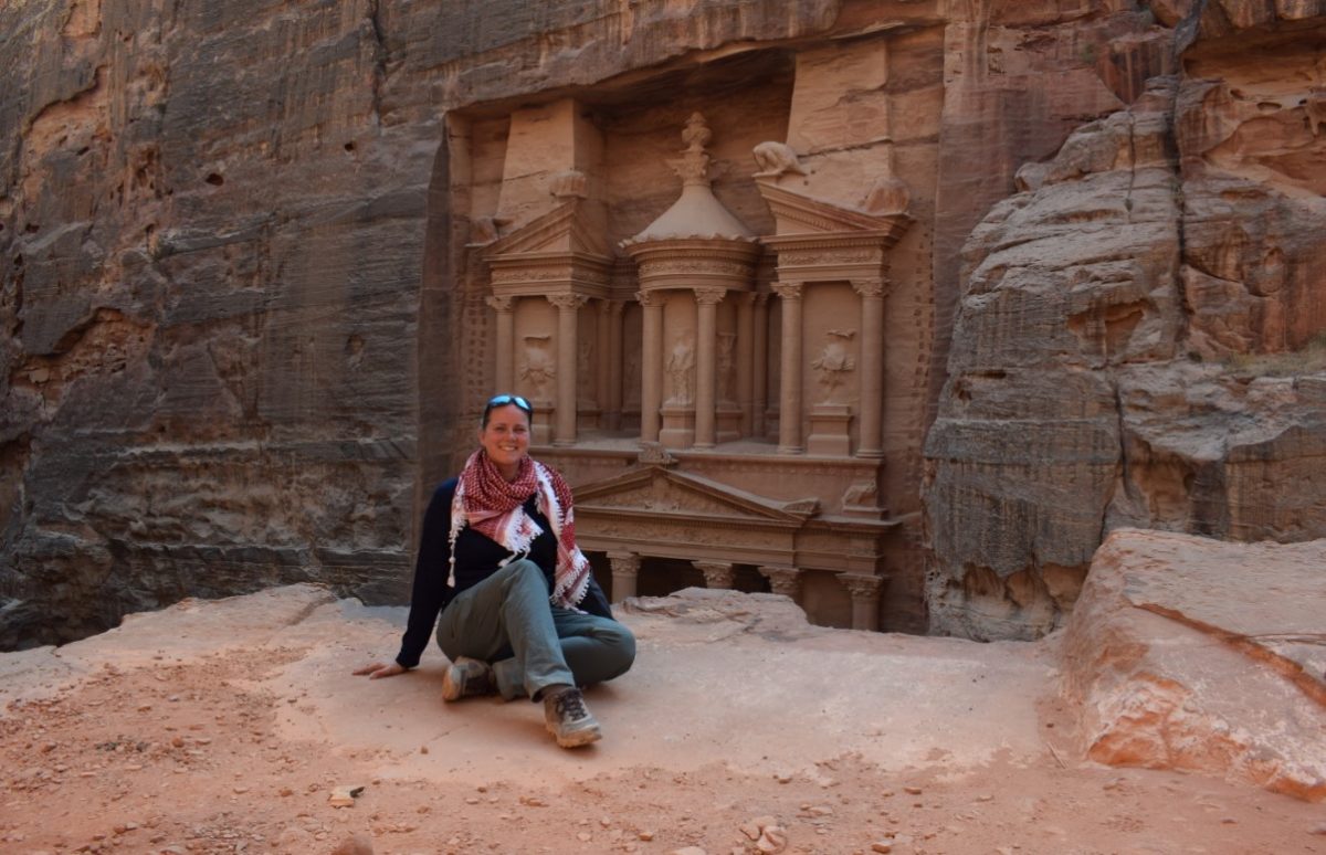 Picture of Dr Lisa Mol in the field
