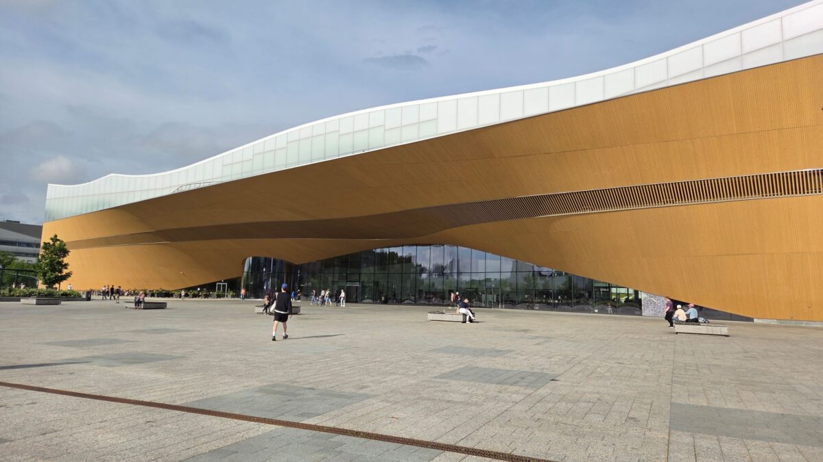 Reflections from Helsinki’s Public Libraries: Social Infrastructure and Everyday Integration